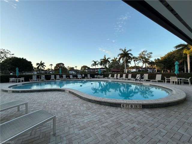 1087 Forest Lakes DR 306, Naples, FL 34105