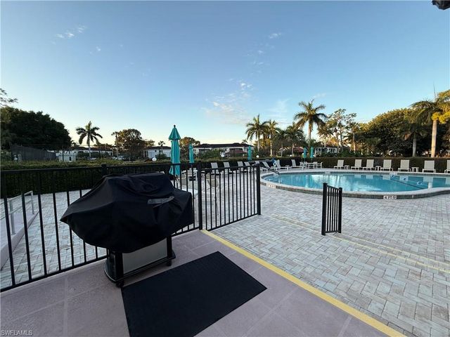 1087 Forest Lakes DR 306, Naples, FL 34105