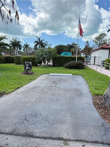 1087 Forest Lakes DR 306, Naples, FL 34105
