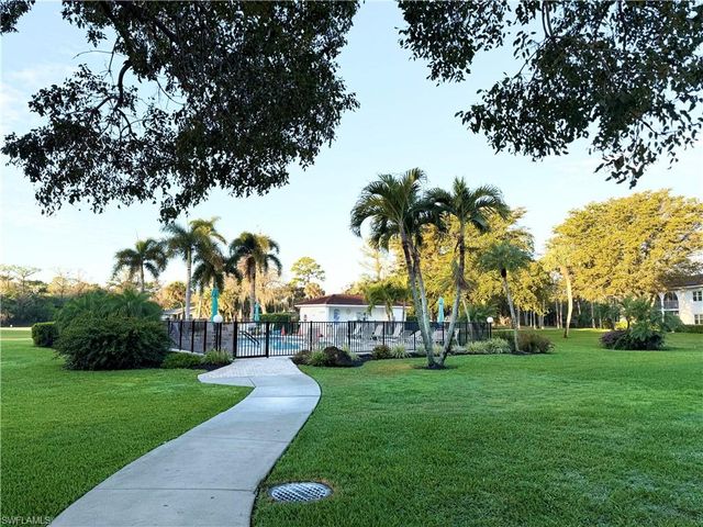 1087 Forest Lakes DR 306, Naples, FL 34105