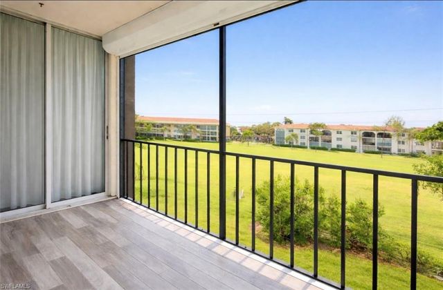 1087 Forest Lakes DR 306, Naples, FL 34105