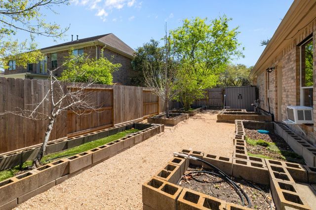 2823 Irvington Drive, Pearland, TX 77584