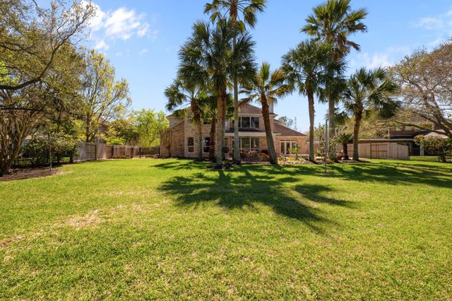 2823 Irvington Drive, Pearland, TX 77584