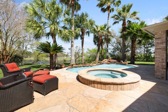 2823 Irvington Drive, Pearland, TX 77584