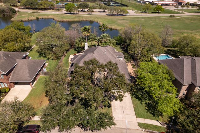 2823 Irvington Drive, Pearland, TX 77584