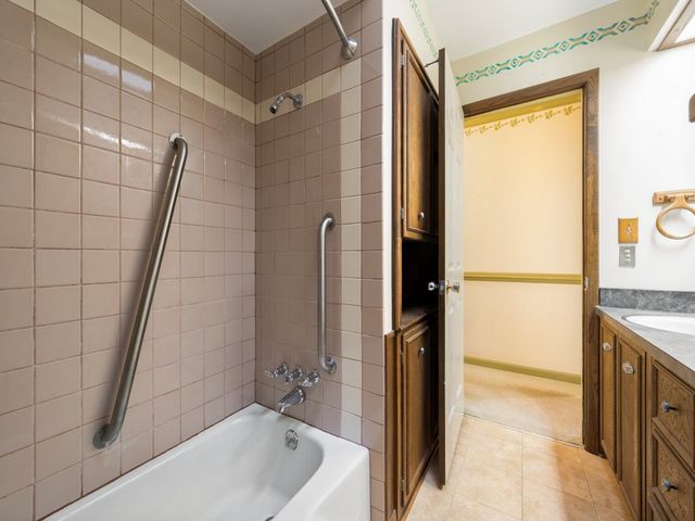 3818 Twin Falls Street, Irving, TX 75062