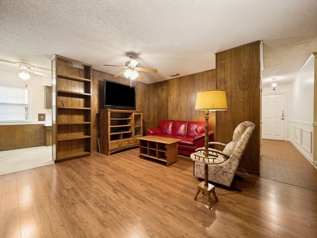 3818 Twin Falls Street, Irving, TX 75062