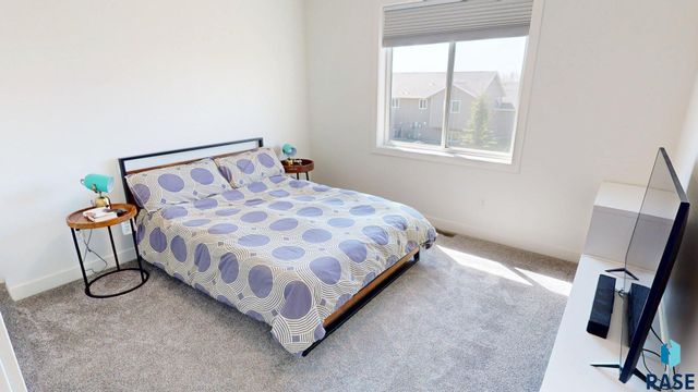 1834 E Briarwood Cir Circle, Brookings, SD 57006
