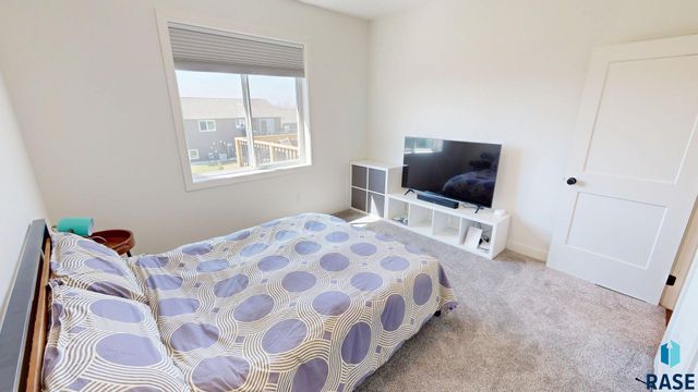 1834 E Briarwood Cir Circle, Brookings, SD 57006