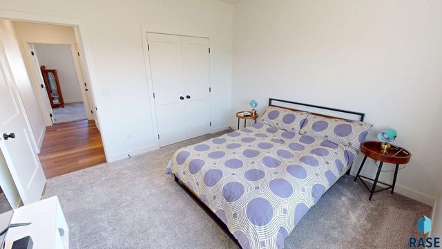 1834 E Briarwood Cir Circle, Brookings, SD 57006