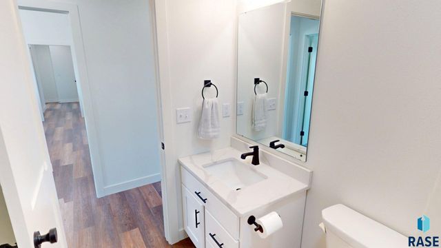 1834 E Briarwood Cir Circle, Brookings, SD 57006