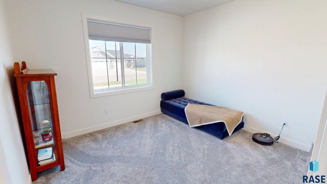 1834 E Briarwood Cir Circle, Brookings, SD 57006