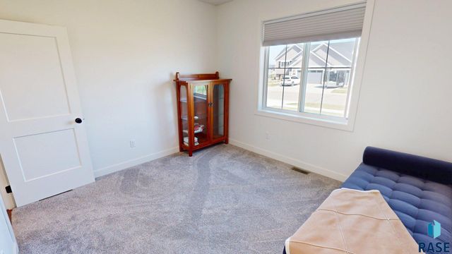 1834 E Briarwood Cir Circle, Brookings, SD 57006