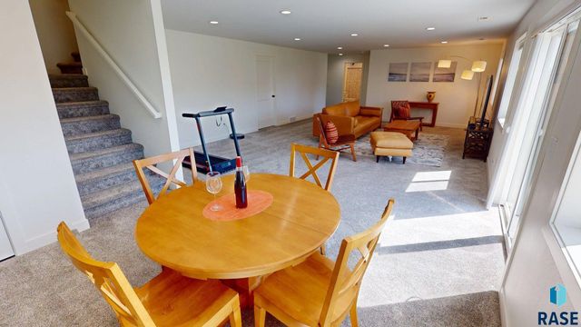 1834 E Briarwood Cir Circle, Brookings, SD 57006