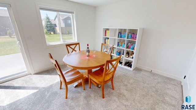 1834 E Briarwood Cir Circle, Brookings, SD 57006