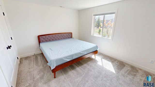 1834 E Briarwood Cir Circle, Brookings, SD 57006