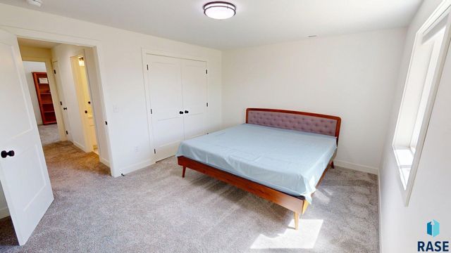 1834 E Briarwood Cir Circle, Brookings, SD 57006