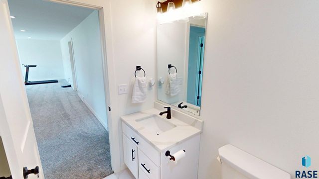 1834 E Briarwood Cir Circle, Brookings, SD 57006