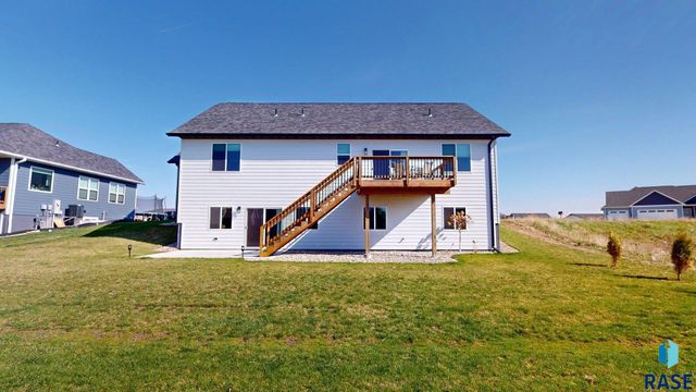 1834 E Briarwood Cir Circle, Brookings, SD 57006