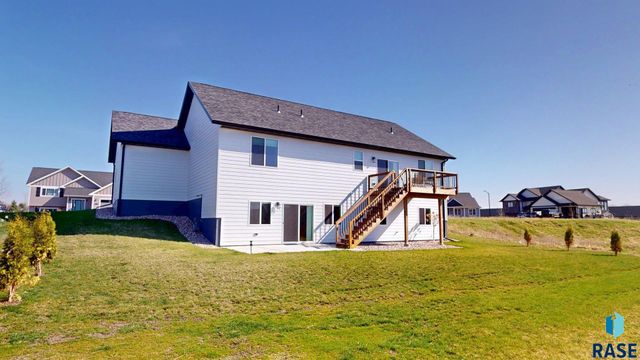 1834 E Briarwood Cir Circle, Brookings, SD 57006