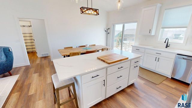 1834 E Briarwood Cir Circle, Brookings, SD 57006