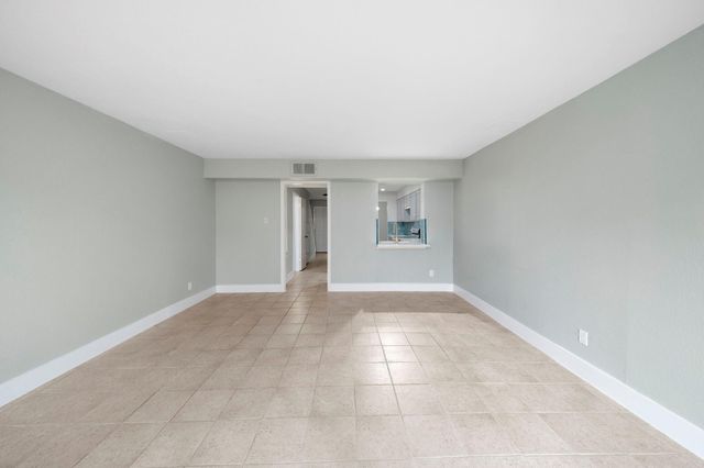 11550 Chimney Rock Road 521, Houston, TX 77035
