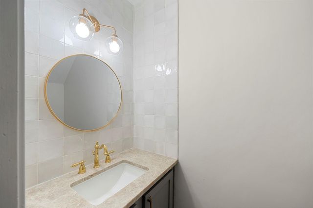 11550 Chimney Rock Road 521, Houston, TX 77035