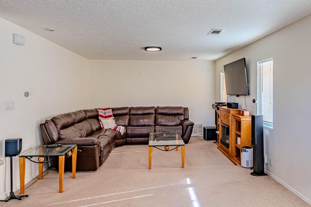 7068 Husky Drive NE, Rio Rancho, NM 87144