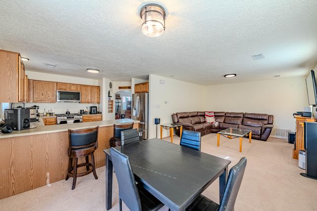 7068 Husky Drive NE, Rio Rancho, NM 87144