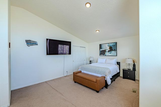 7068 Husky Drive NE, Rio Rancho, NM 87144