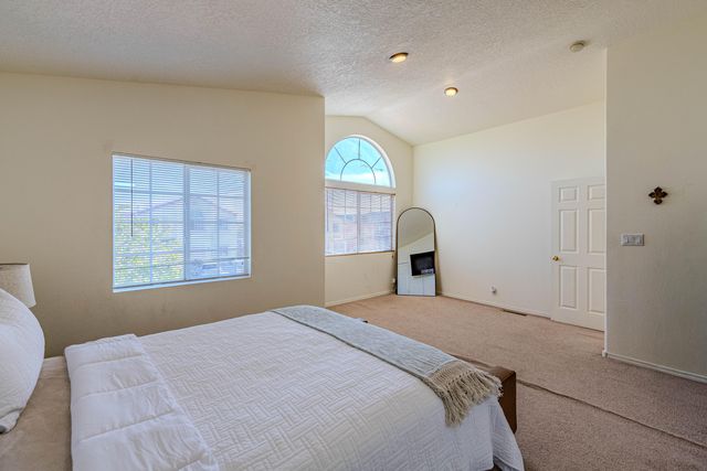 7068 Husky Drive NE, Rio Rancho, NM 87144