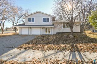 5301 W 32nd St Street, Sioux Falls, SD 57106