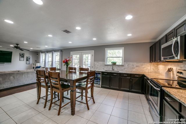 10323 Medio, San Antonio, TX 78245