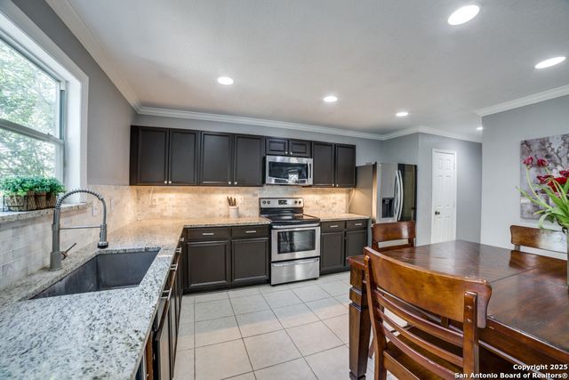 10323 Medio, San Antonio, TX 78245