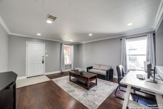 10323 Medio, San Antonio, TX 78245