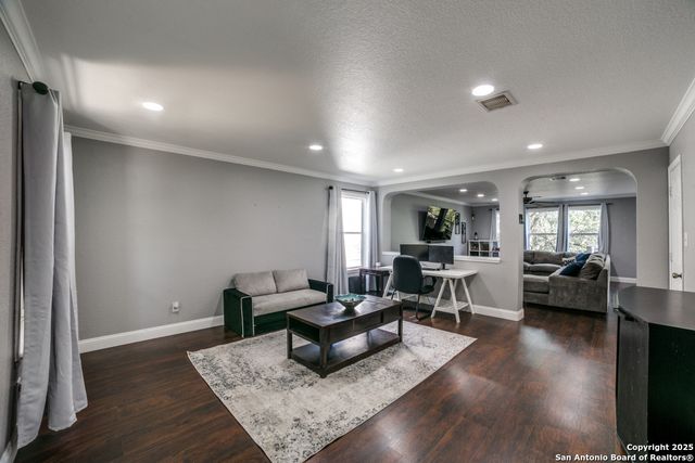 10323 Medio, San Antonio, TX 78245