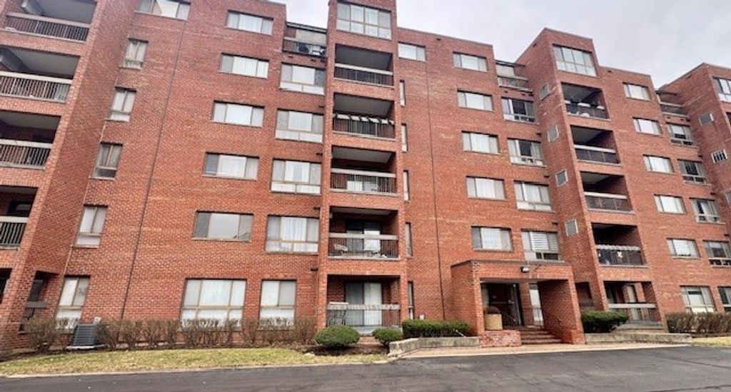 701 Forum Square 102, Glenview, IL 60025