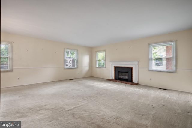 38 NORTHGATE LN, Willingborough, NJ 08046