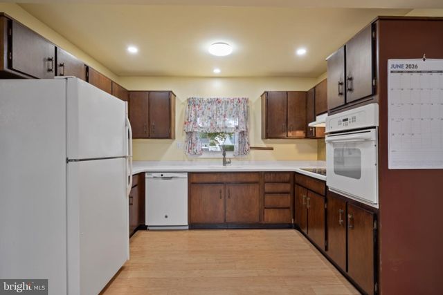 38 NORTHGATE LN, Willingborough, NJ 08046
