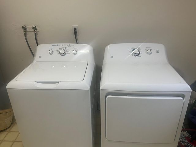 7704 Hendricks Place, Merrillville, IN 46410