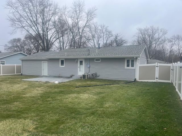 7704 Hendricks Place, Merrillville, IN 46410