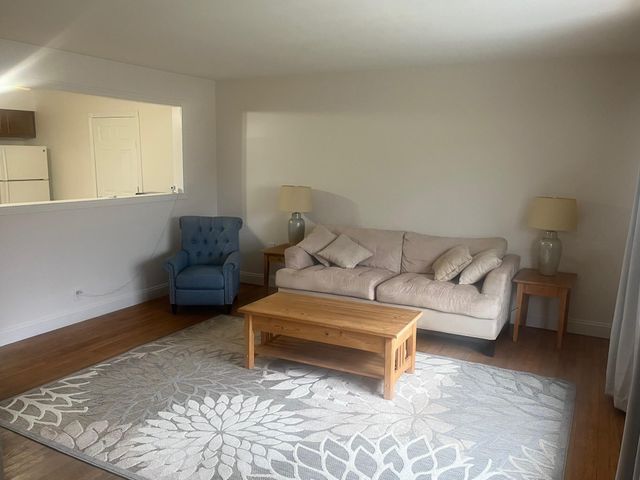 7704 Hendricks Place, Merrillville, IN 46410