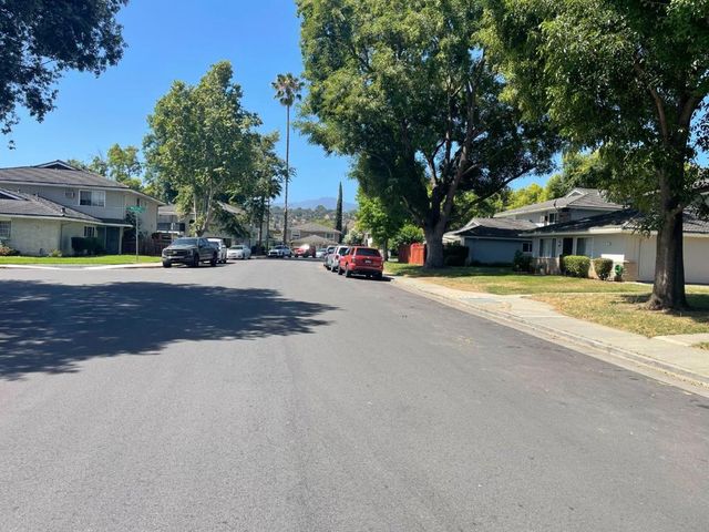 5703 Playa Del Rey 4, San Jose, CA 95123