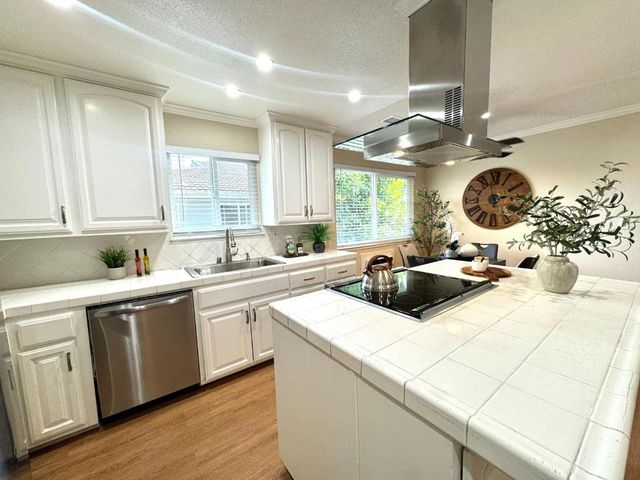 5703 Playa Del Rey 4, San Jose, CA 95123