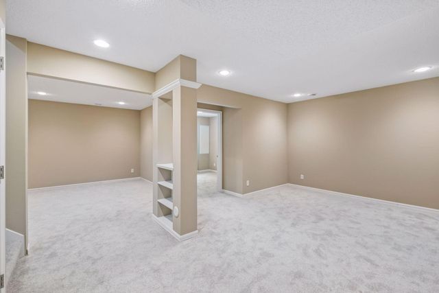 15003 Windemere Lane, Burnsville, MN 55306