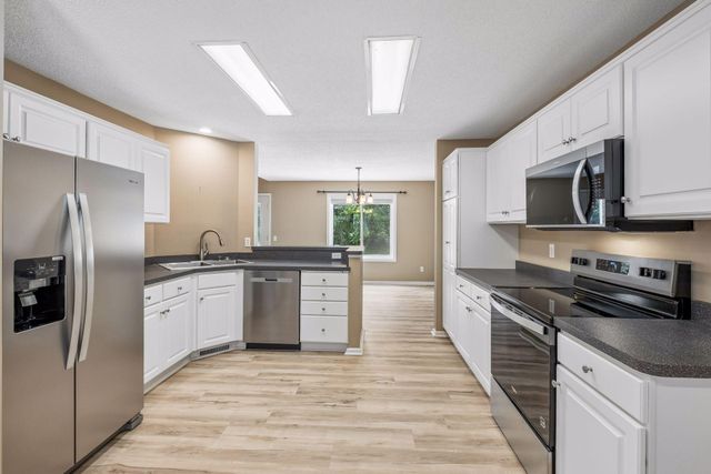 15003 Windemere Lane, Burnsville, MN 55306