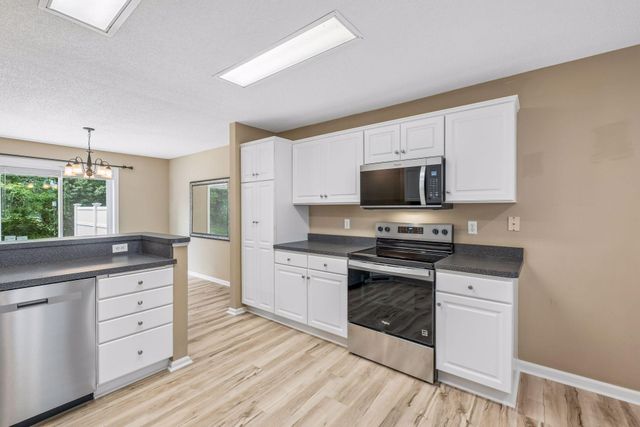 15003 Windemere Lane, Burnsville, MN 55306