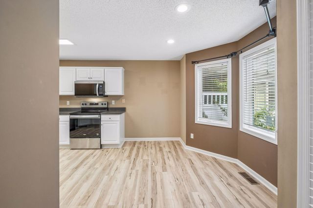 15003 Windemere Lane, Burnsville, MN 55306