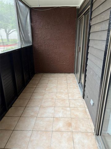 3055 SW Walnut Bend Lane 13, Houston, TX 77042