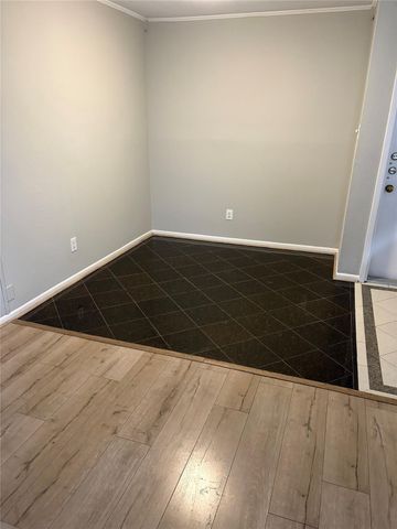 3055 SW Walnut Bend Lane 13, Houston, TX 77042